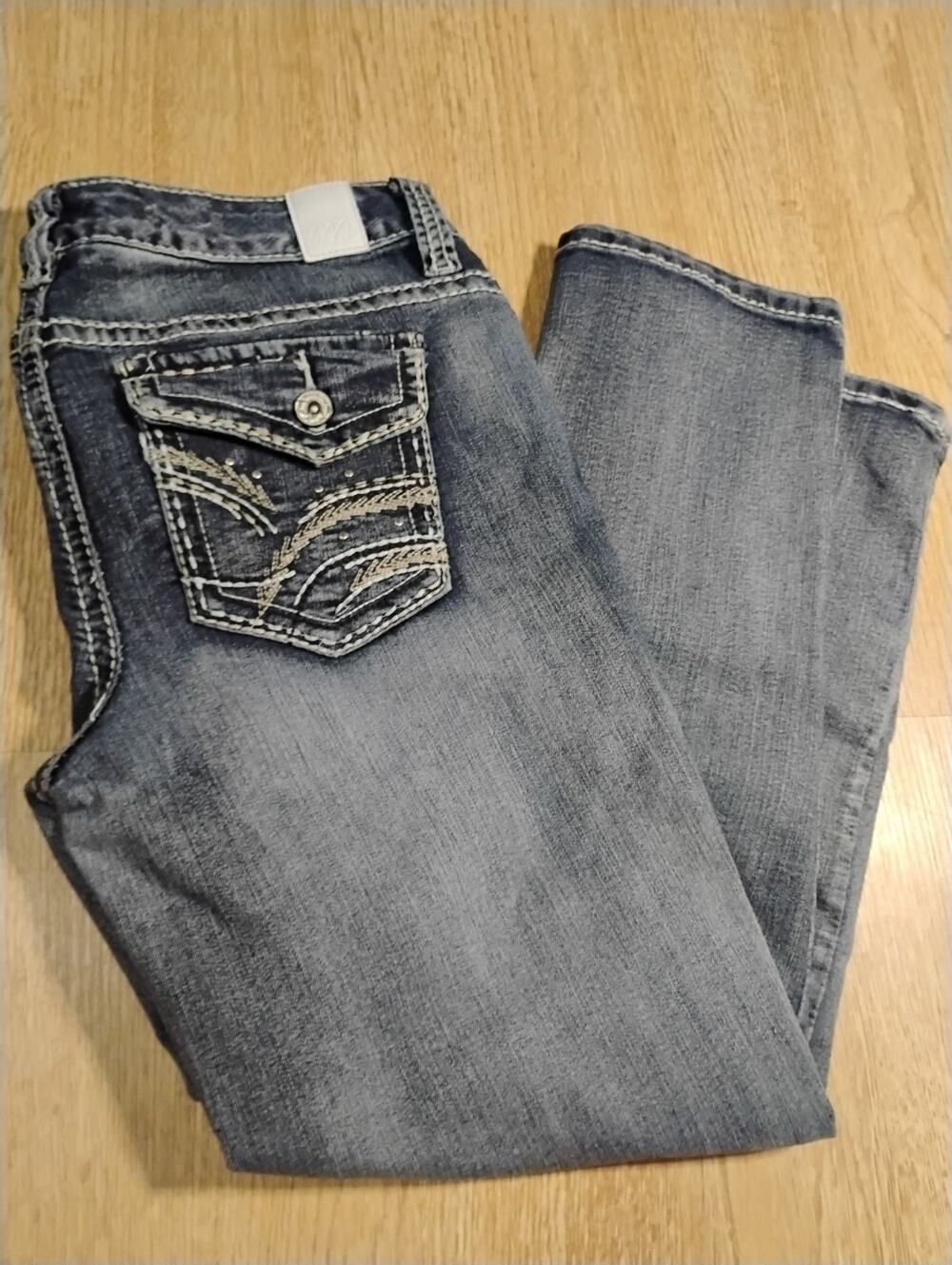 Maurices jeans size 7/8 light stone wash design on back pockets